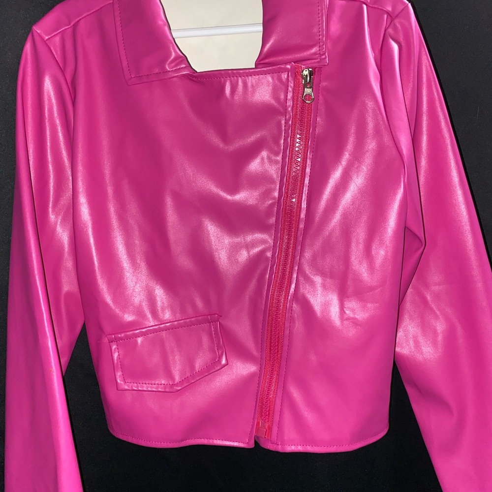 Vibrant Pink Blazer with Fitted Silhouette and Moto Style